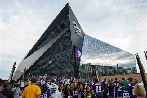 Minnesota Vikings' New US Bank Stadium Is Killing Birds | PEOPLE.com