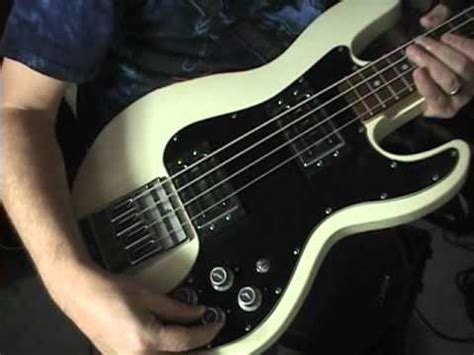 1981 Peavey T-40 Bass Guitar Review By Scott Grove - YouTube