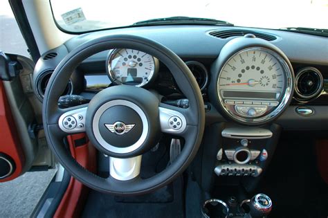 R56 MINI Cooper interior shots Photo Gallery - Autoblog