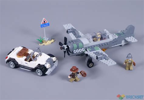 LEGO 77012 Fighter Plane Chase review | Brickset