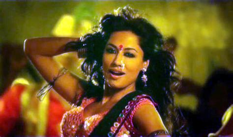 Chitrangada Singh Item Song In Joker Movie Photo : joker - photo 40 ...