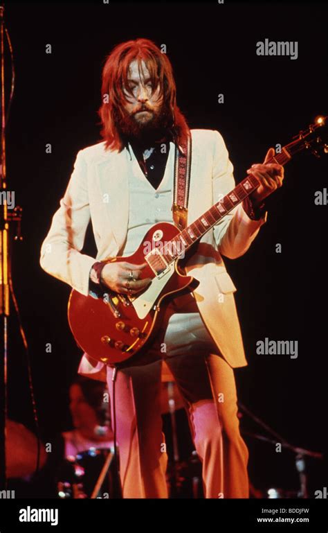 ERIC CLAPTON 1973 mit seiner Les Paul Gitarre Stockfotografie - Alamy