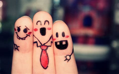 Funny Finger Faces Wallpapers