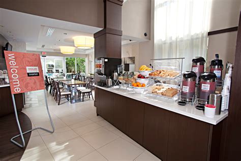 Free Breakfast - Comfort Suites Miami Airport