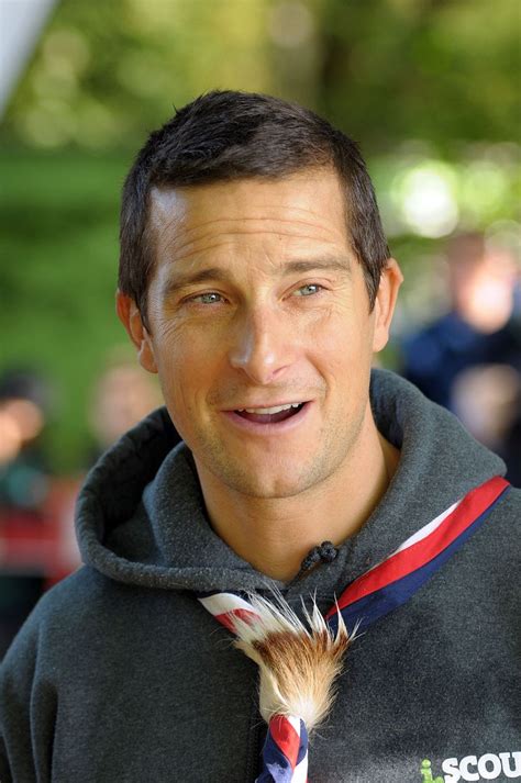 Bear Grylls - Wikipedia | Apresentador de tv, Discovery channel, Bear ...