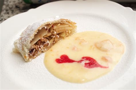 Apfelstrudel Vanillesauce Rezept 3* | Thomas Sixt Koch Kunst