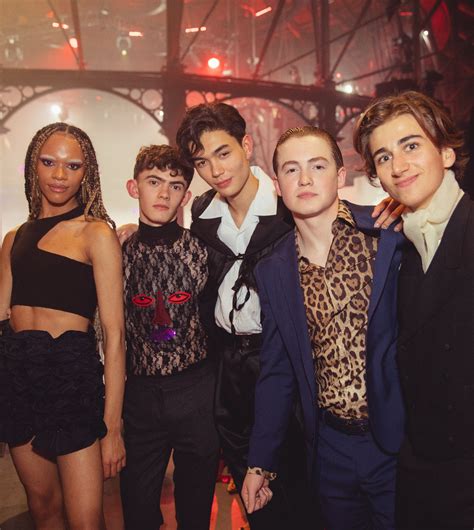 Meet The Cast Of Heartstopper Netflixs Lgbtq Teen Drama 2022 | Images ...