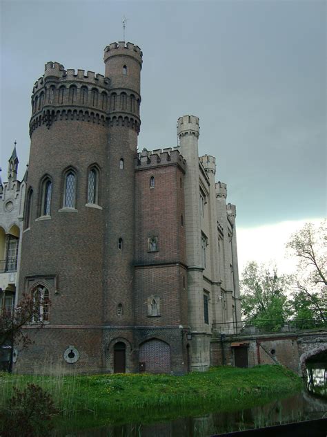 Kórnik//Castle//v9 | Castle, Kaliningrad oblast, Leaning tower of pisa