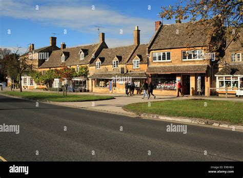 Broadway high street, Worcestershire, England, UK Stock Photo - Alamy