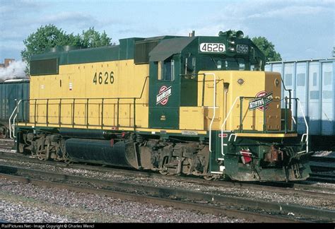 EMD GP38-2 | Railroad photography, Railroad photos, Railroad pictures