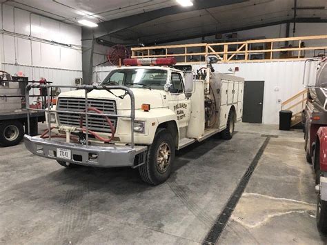 good shape 1986 Ford F800 fire truck for sale