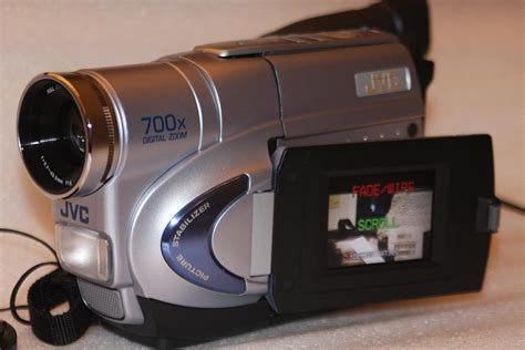 JVC GR-SXM260U Compact S-VHS Camcorder with 700x Digital Zoom w ...