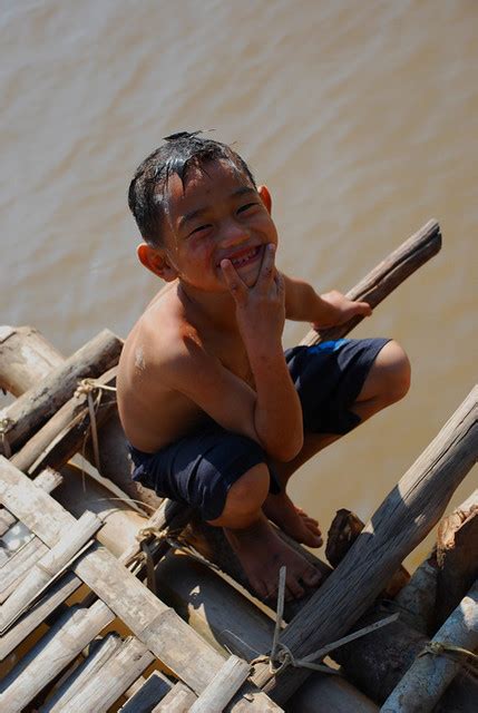 laos-270 | Photos of kids playing on the mekong river at Lua… | Flickr