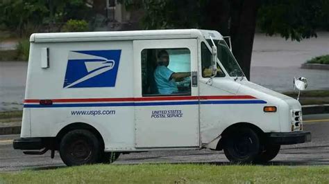 How Late Does USPS Deliver 2024? (Night Hour, Sunday...)