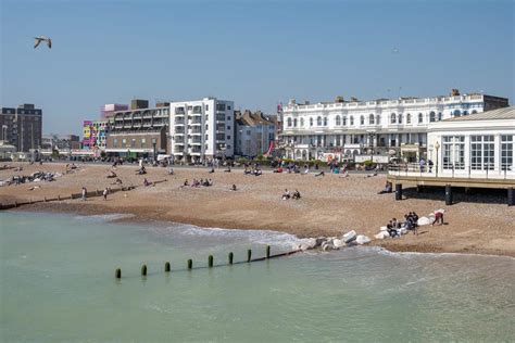 WORTHING, WEST SUSSEX, UK, 2018. View of the Beach 6936953 Stock Photo ...