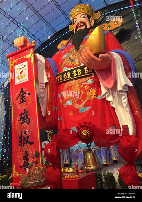 God of Fortune statue at Singapore famous Taoist Temple, Loyang Tua Pek ...