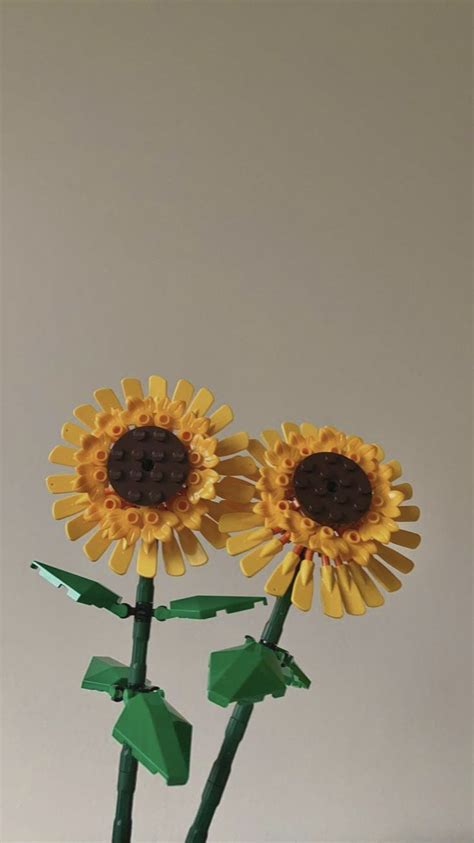 Lego sunflowers 🌻 | Lego flower, Lego projects, Pretty flowers