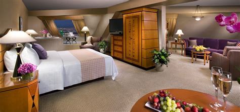 Luxor Hotel and Casino | Luxor las vegas, Vegas rooms, Luxor hotel las ...