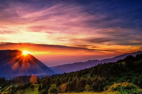 The Best Place to Enjoy Mount Bromo Sunrise | Bromo Java Travel