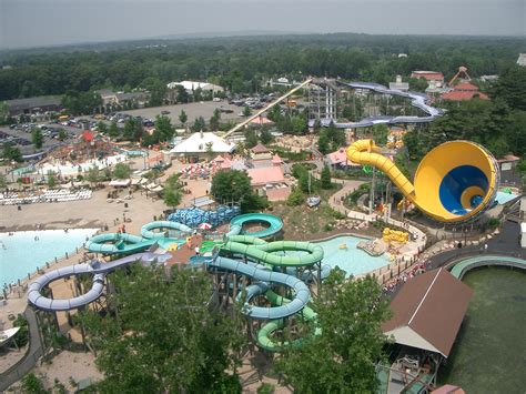 File:Six Flags Hurricane Harbor New England.jpg - Wikipedia