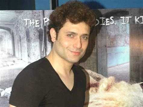 Shiney Ahuja Height, Weight, Age, Spouse, Family, Facts, Biography