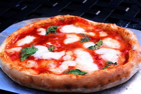 Pizza Margherita – The Nosey Chef