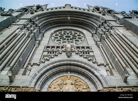 basilica Saint-Anne de Beaupré Stock Photo - Alamy