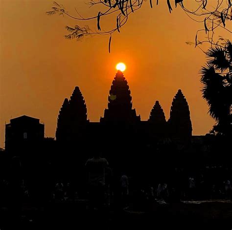 Sunrise at Angkor Wat during the equinox in Cambodia - Visit Angkor