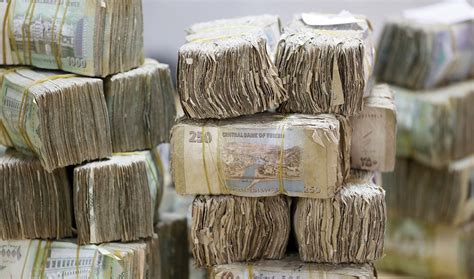 Exclusive - Houthi Ban on New Banknotes Cripples Yemen Economy