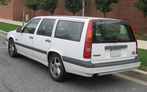 File:Volvo-850-wagon-rear.jpg - Wikimedia Commons