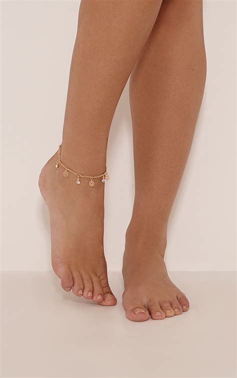 Shaynie Gold Charm Anklet | Coats | PrettyLittleThing USA