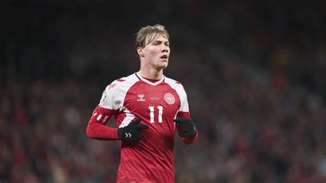 Rasmus Hojlund to Manchester United: Latest transfer news on Danish ...