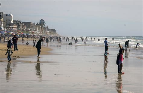 Bathers flock to contaminated Tijuana beaches despite warnings - EFE ...