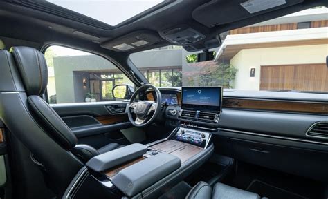 2023 Lincoln Navigator Review, Pricing, and Specs