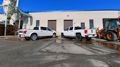 2018 Chevrolet Silverado vs Ford F-150 Comparison Test Review ...