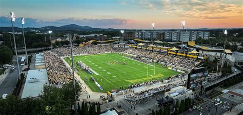 Record Kennesaw State football crowd reflects student-engagement ...