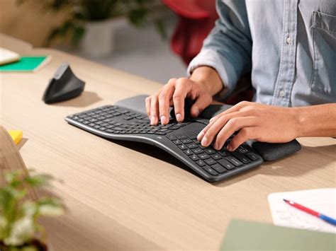 Logitech a lansat o nouă tastatură ergonomică