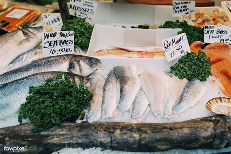 Different types of fish on the offer at a fish market | free image by ...