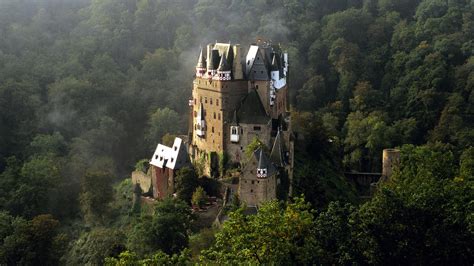 15 Haunted Castles Around the World | Condé Nast Traveler