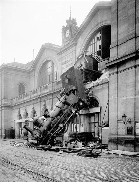 Montparnasse Derailment: The Story Behind the Incredible Images of the ...