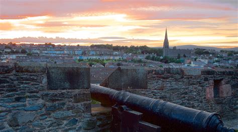 Derry City Walls in Londonderry | Expedia.co.uk