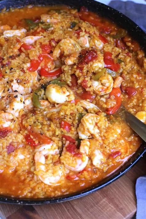 Best Spanish Seafood Paella - SueBee Homemaker