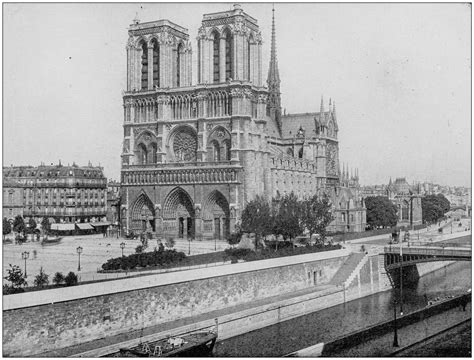 Historical images of the Notre Dame Cathedral in Paris