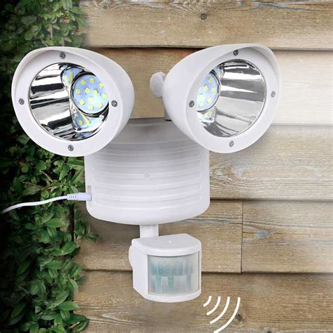 LED Solar Twin Head Outdoor Security Floodlight, 3 Watts, With Light ...