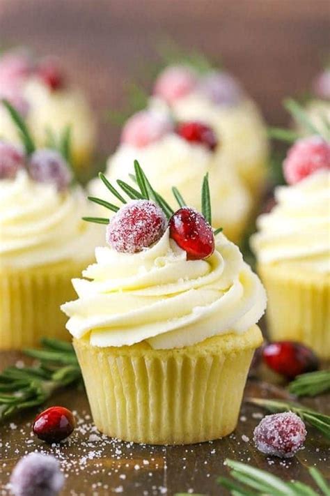 25 Cheerful and Festive Christmas Cupcake Decorating Ideas