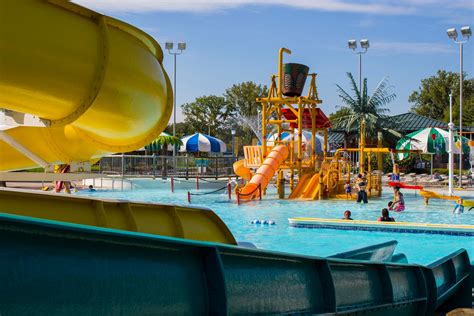 Make a Splash at These 11 Outdoor & Indoor Water Parks in Indiana