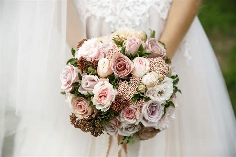 Traditional Wedding Flowers and Their Hidden Meanings | Wedding Journal