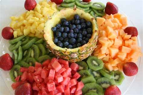 14 Fresh and Creative Fruit & Veggie Tray Decorating Ideas