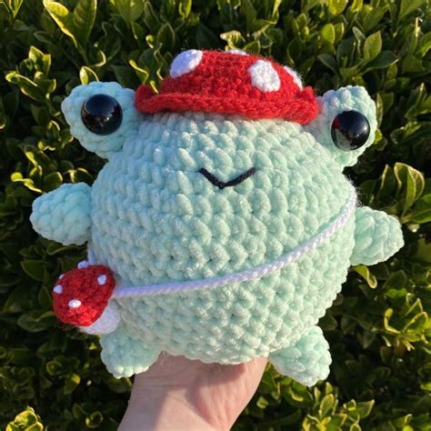 mushroom frog plushie | Crochet frog, Crochet mushroom, Diy crochet ...