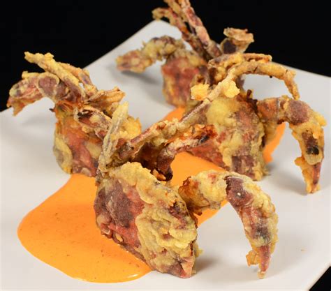 Crispy "Buffalo" Soft Shell Crabs with Spicy Ranch Dipping Sauce ...